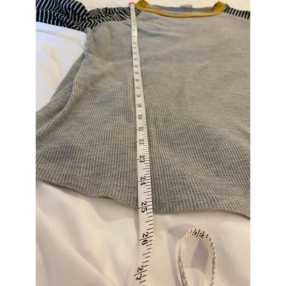 Womens Top Pullover Henley Shirt Gray w/ Gold & Navy Sleeves Size Large - Picture 7 of 7